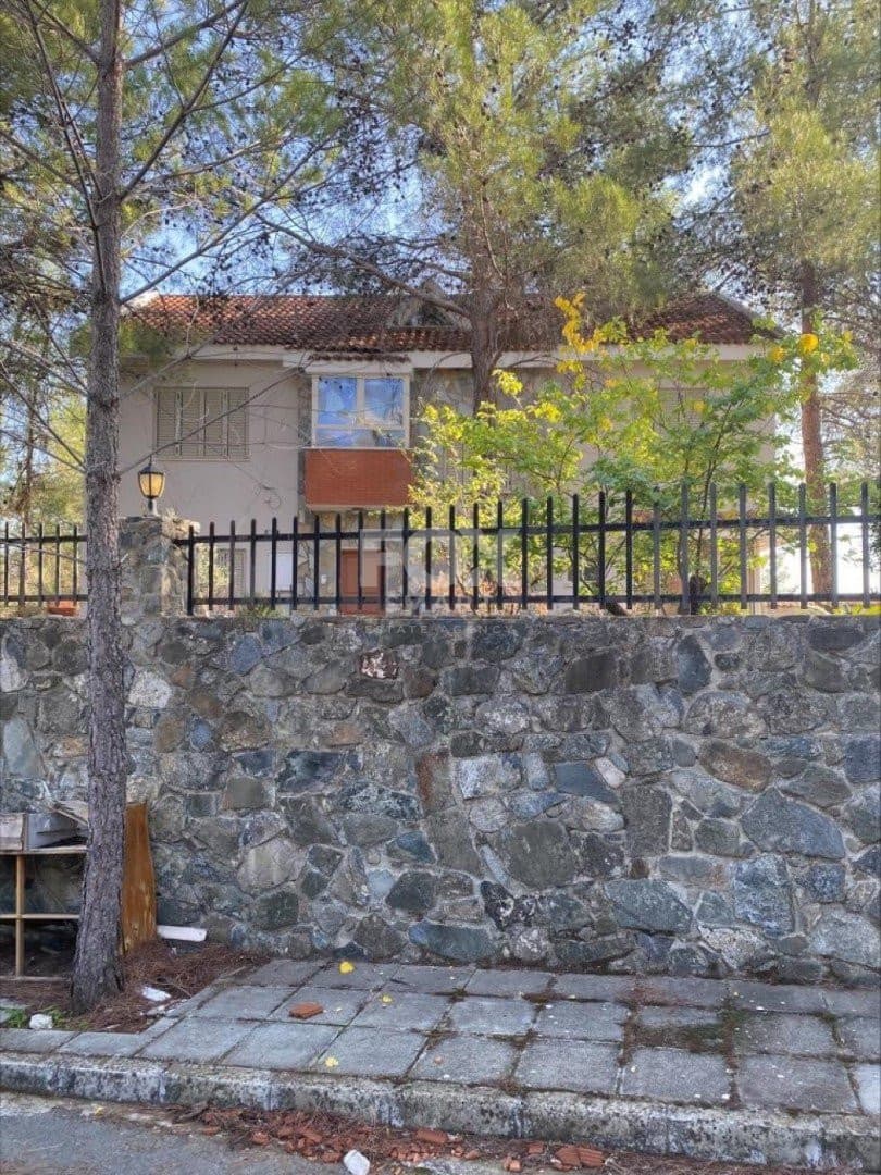 4 Bedroom Detached House for Sale in Limassol, Trimiklini