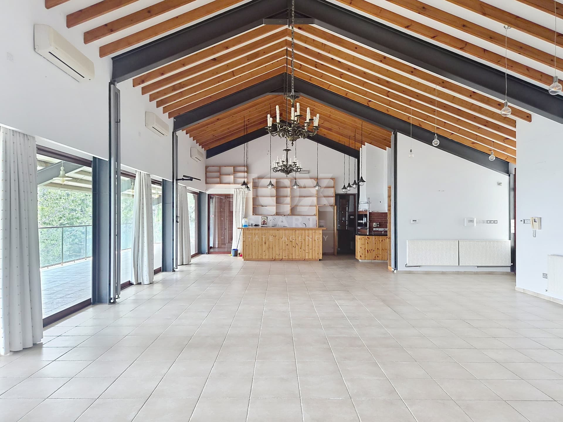 6 Bedroom Detached House for Sale in Limassol, Moniatis