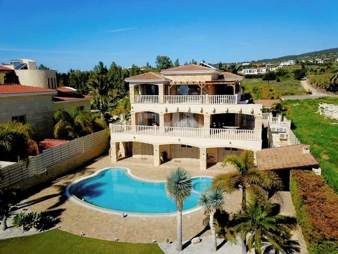 5 Bedroom Villa for Rent in Paphos, Sea Caves
