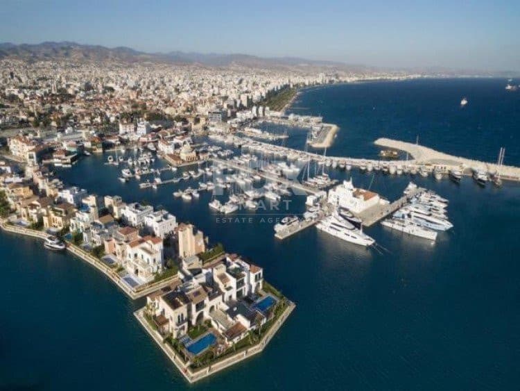 4 Bedroom Maisonette for Sale in Limassol, Limassol Marina