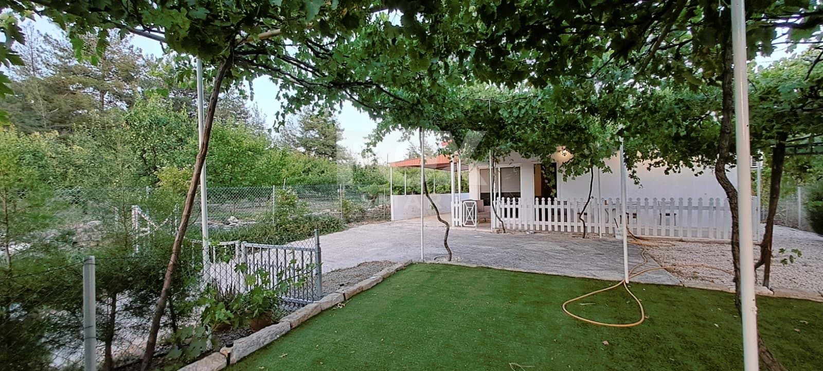 2 Bedroom Detached House for Rent in Limassol, Trimiklini