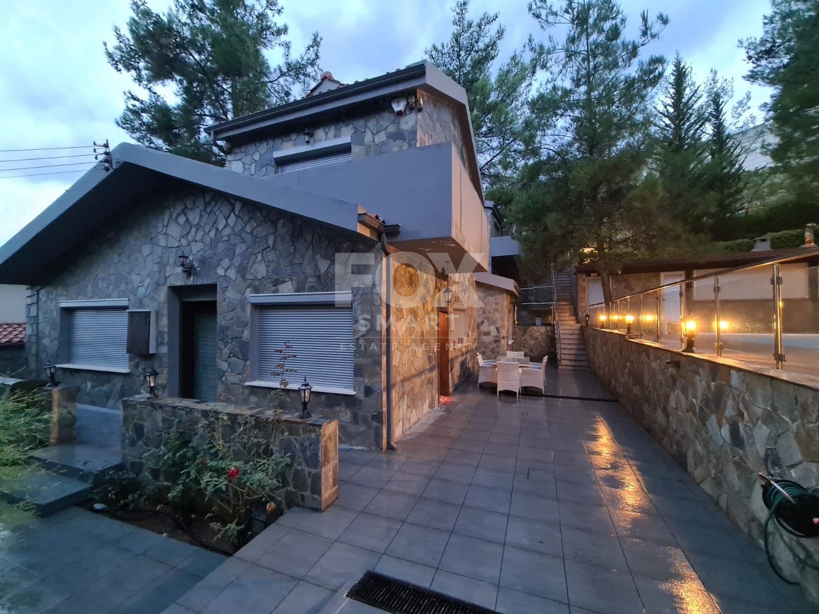 6 Bedroom Detached House for Sale in Limassol, Moniatis
