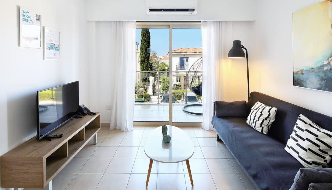 2 Bedroom Apartment for Sale in Paphos, Universal