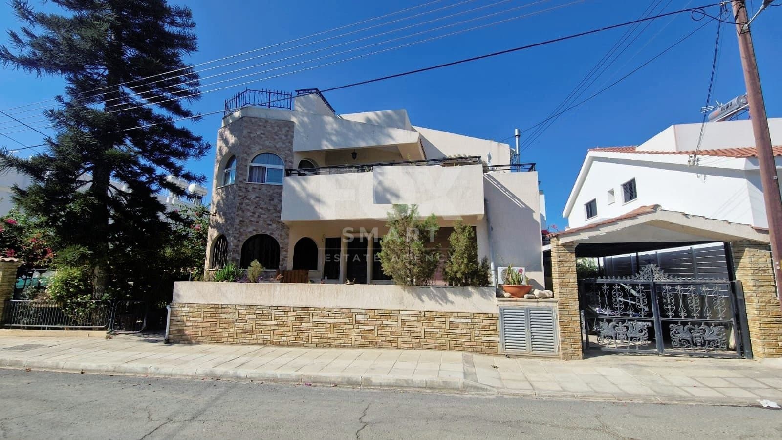 8 Bedroom Detached House for Sale in Limassol, Potamos Germasogeias