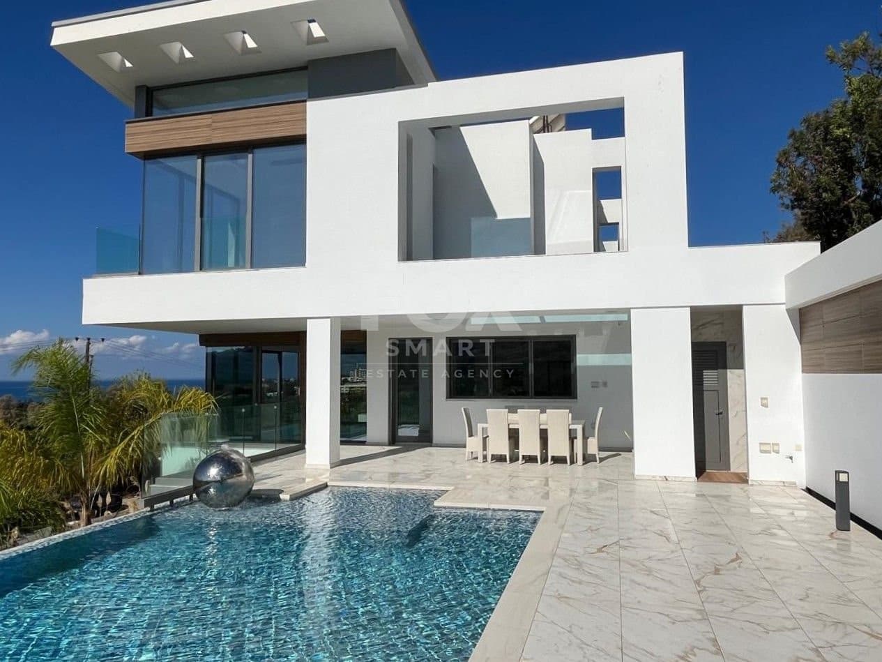7 Bedroom Villa for Sale in Paphos, Peyia