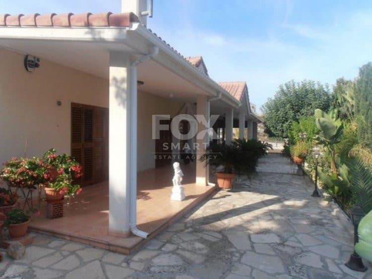 3 Bedroom Bungalow for Sale in Limassol, Finikaria