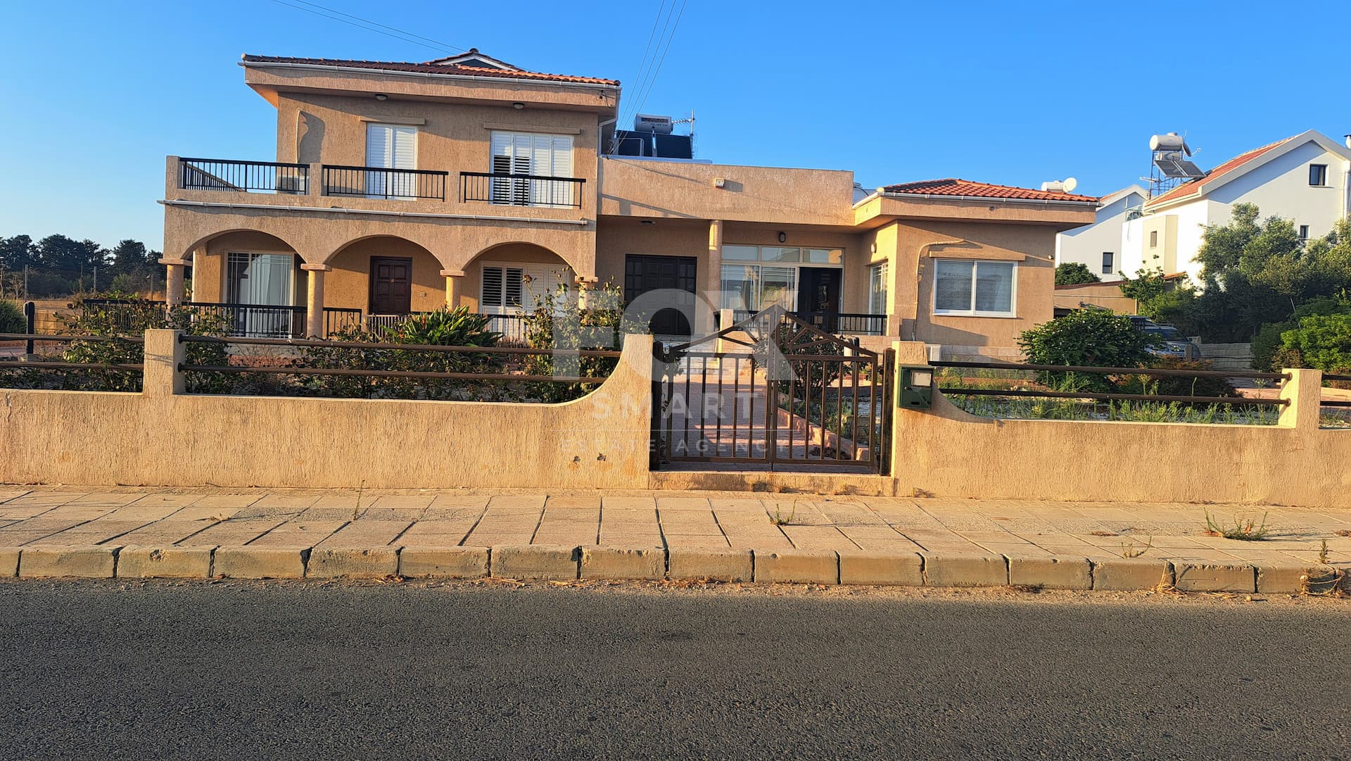 6 Bedroom Detached House for Sale in Paphos, Mesogi
