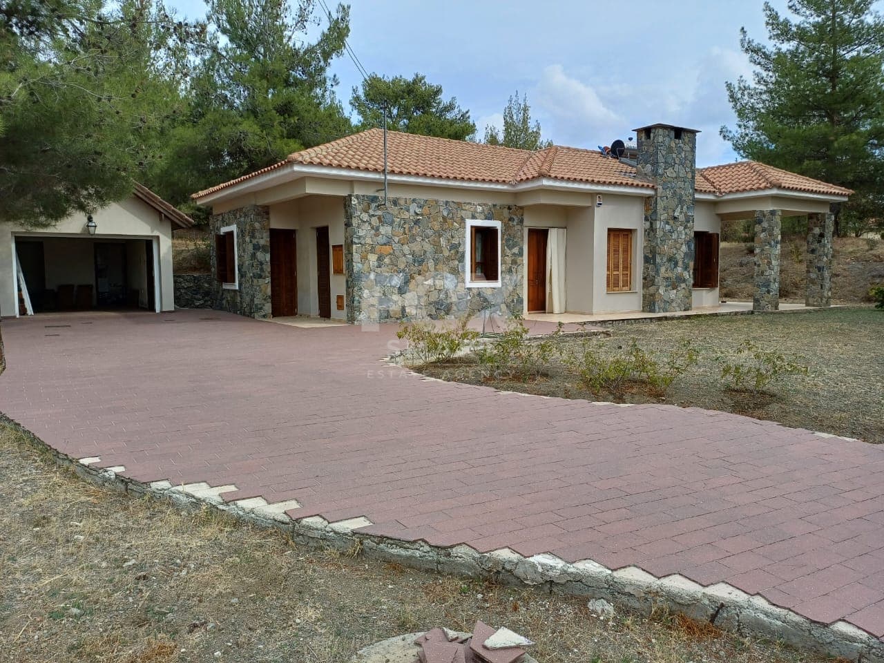 2 Bedroom Detached House for Rent in Limassol, Mandria