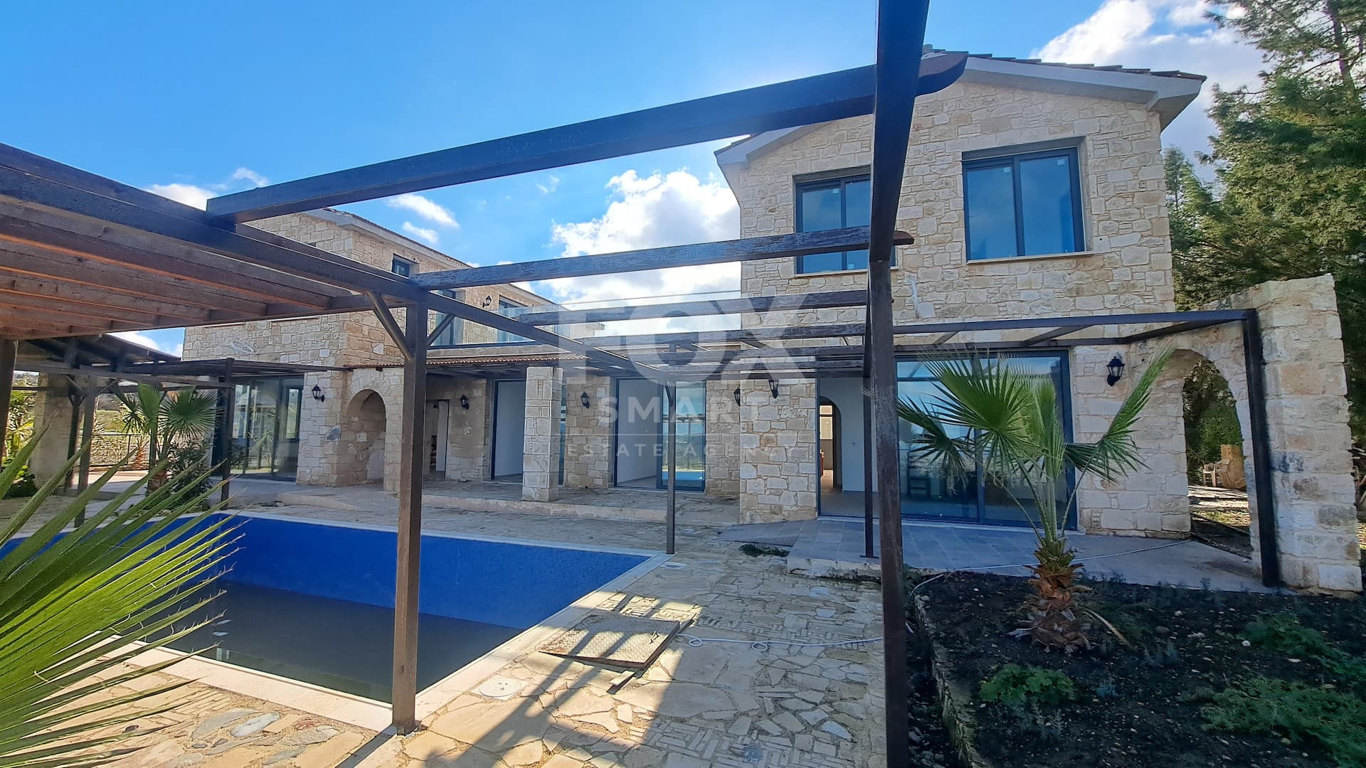 6 Bedroom Villa for Sale in Paphos, Lasa