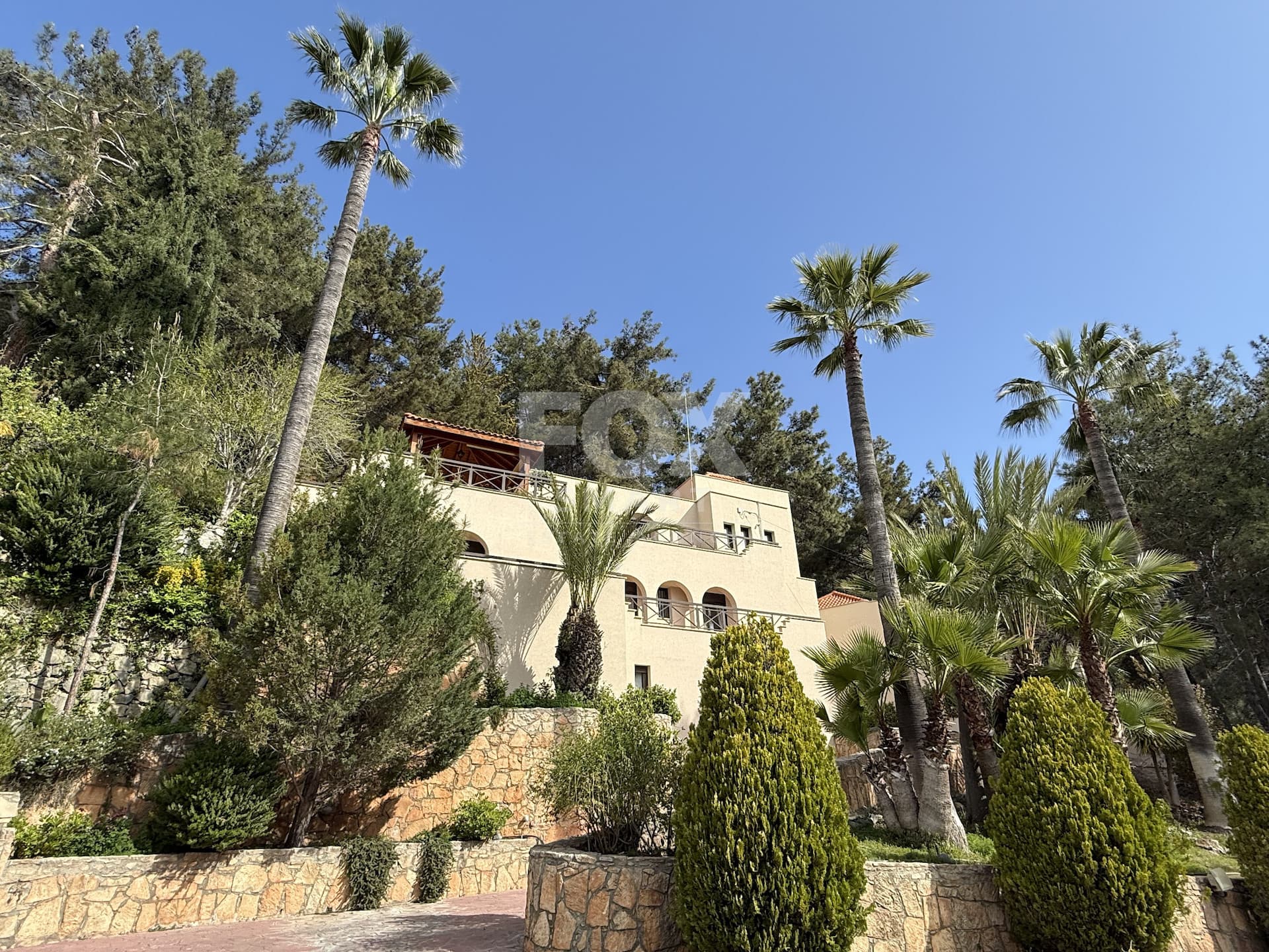 6 Bedroom Villa for Sale in Limassol, Moniatis