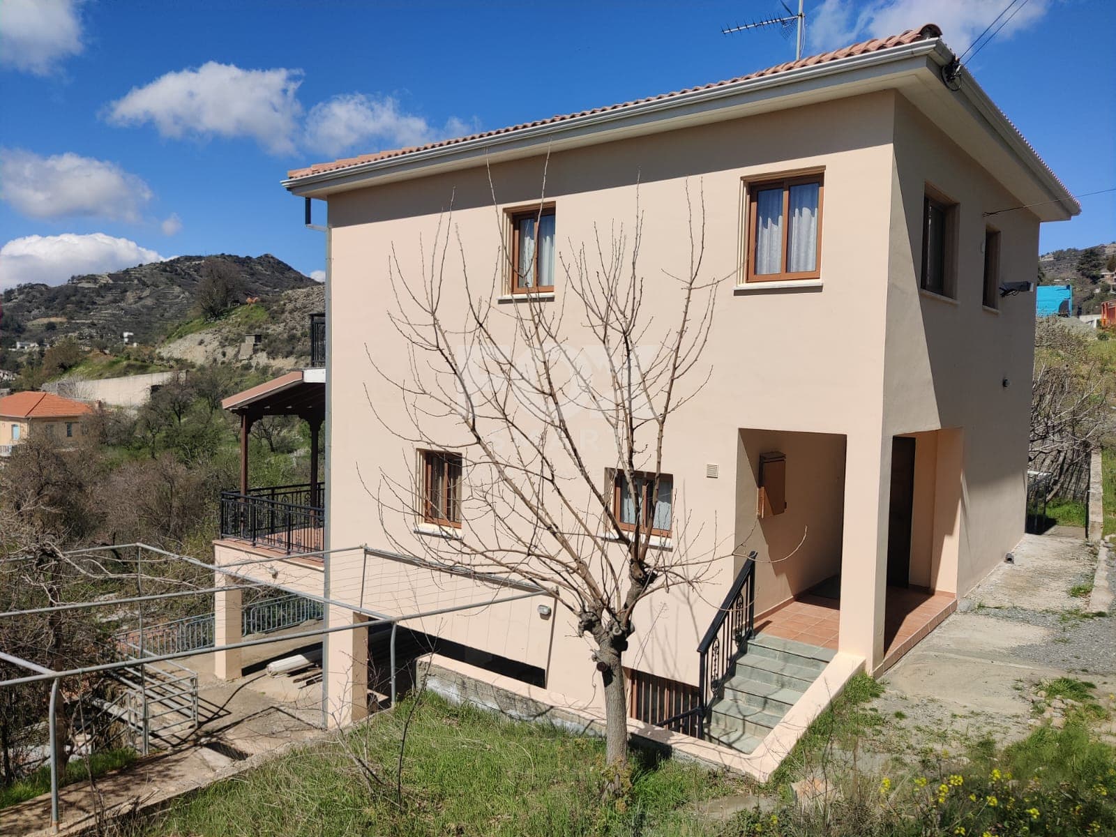 2 Bedroom Detached House for Rent in Limassol, Agros