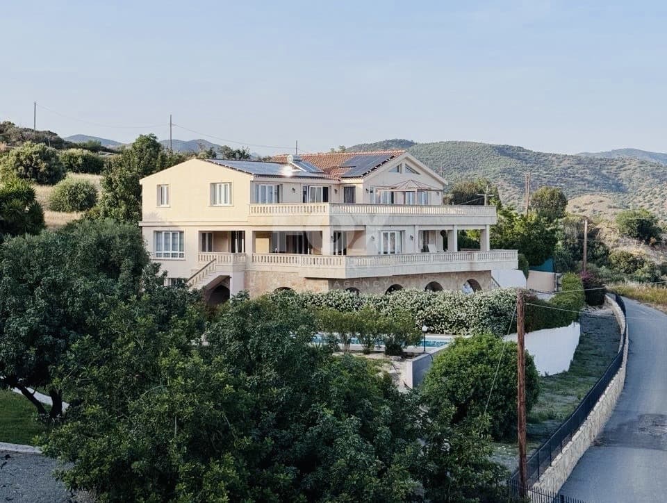 5 Bedroom Villa for Sale in Limassol, Germasogeia
