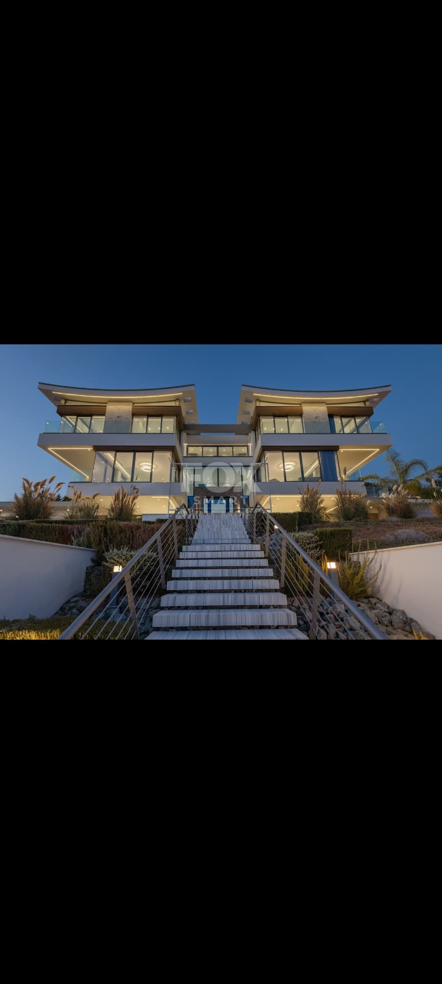 7 Bedroom Villa for Sale in Paphos, Pegeia
