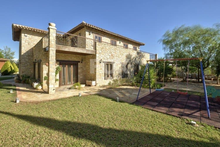 7 Bedroom Detached House for Sale in Limassol, Souni-Zanakia