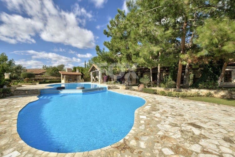 7 Bedroom Detached House for Sale in Limassol, Souni-Zanakia