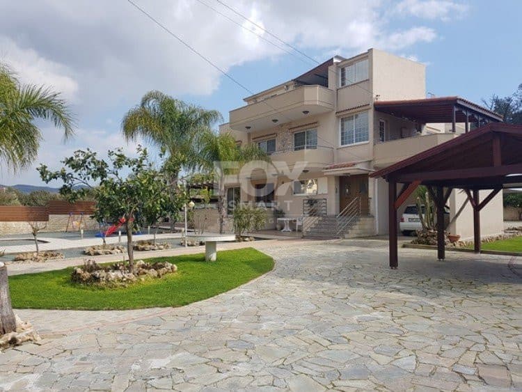 6 Bedroom Detached House for Sale in Limassol, Paramytha