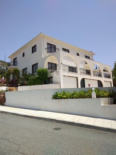 5 Bedroom Detached House for Sale in Paphos, Tala