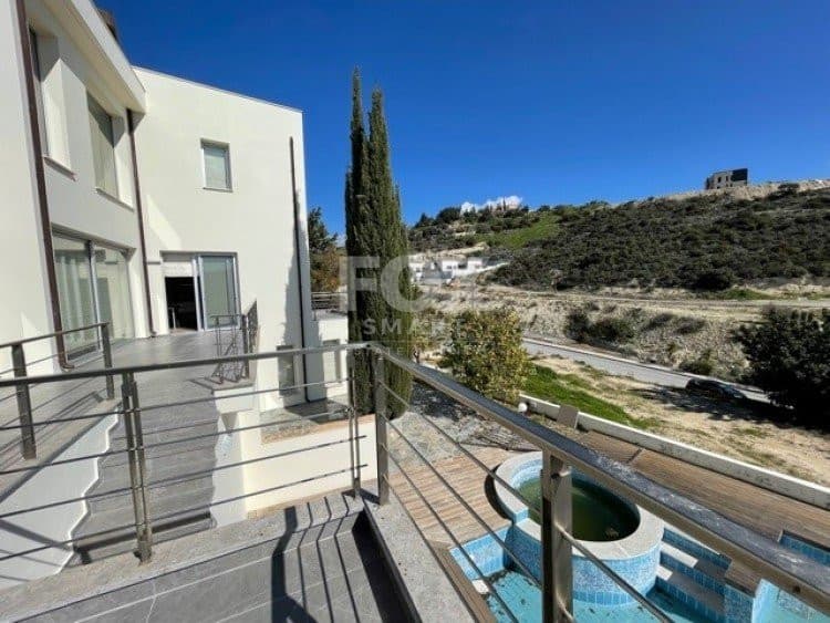 4 Bedroom Detached House for Sale in Limassol, Palodeia