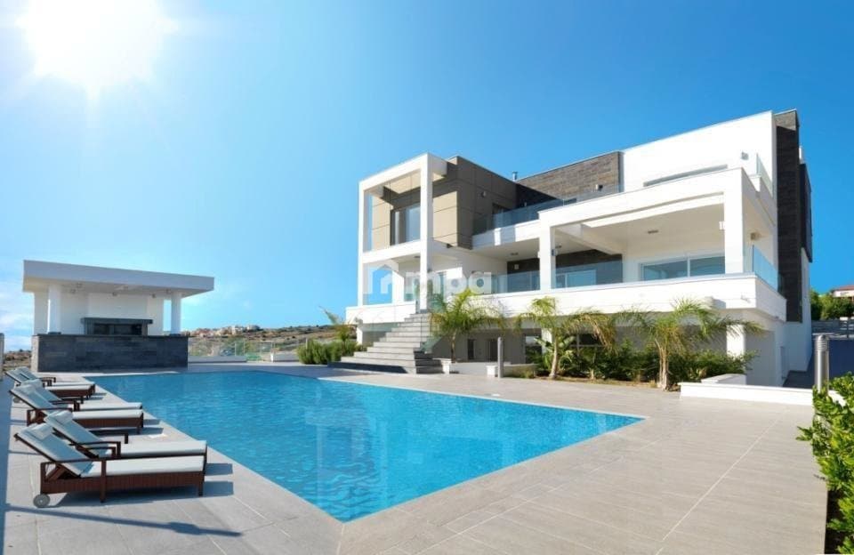 6 Bedroom House