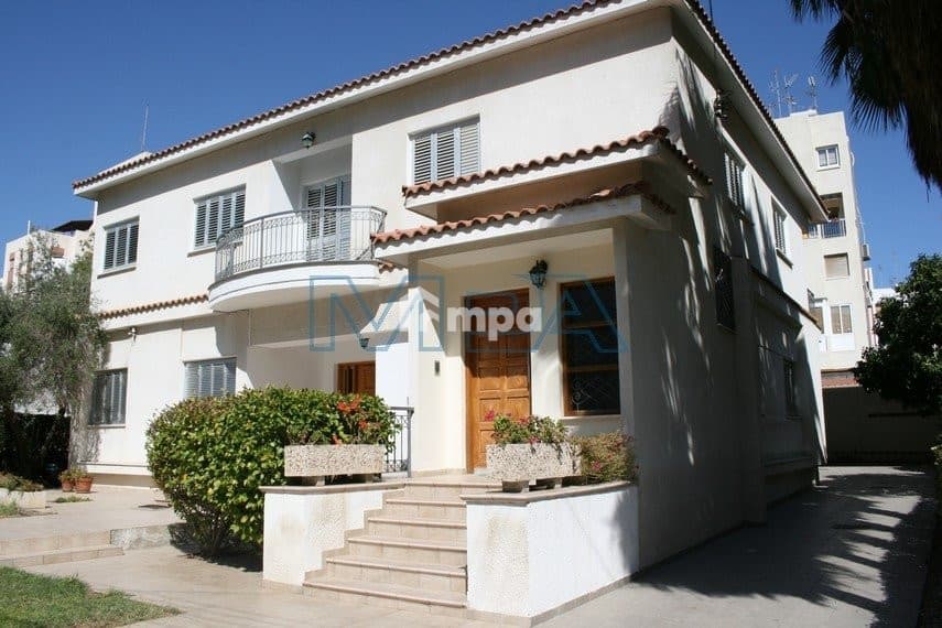 6 Bedroom House