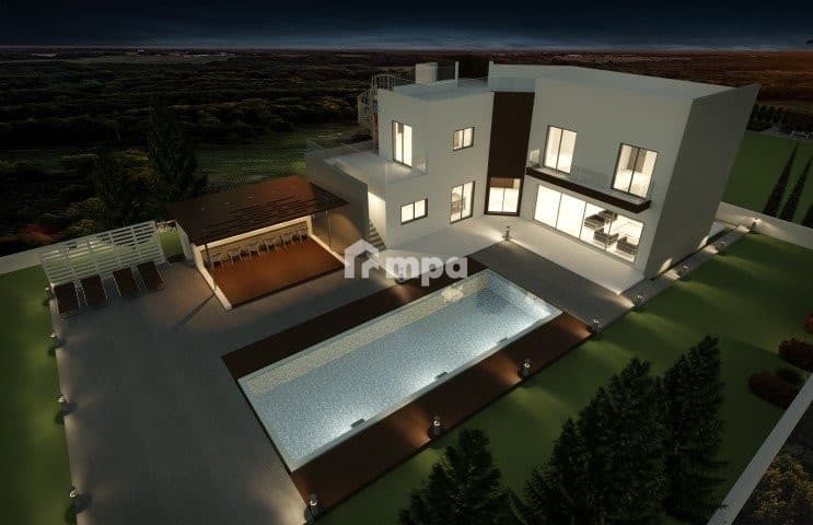 5 Bedroom House