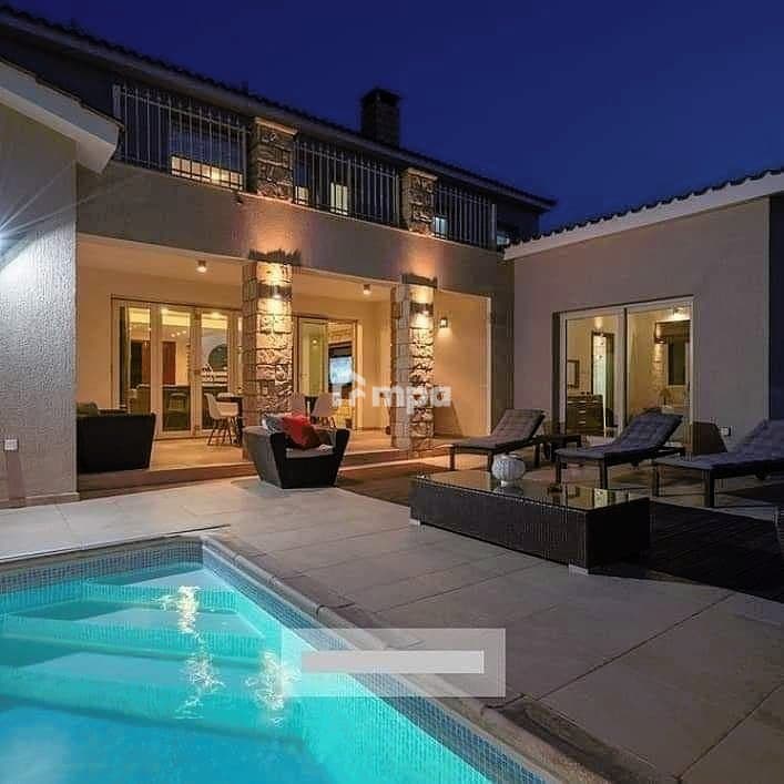 6 Bedroom House