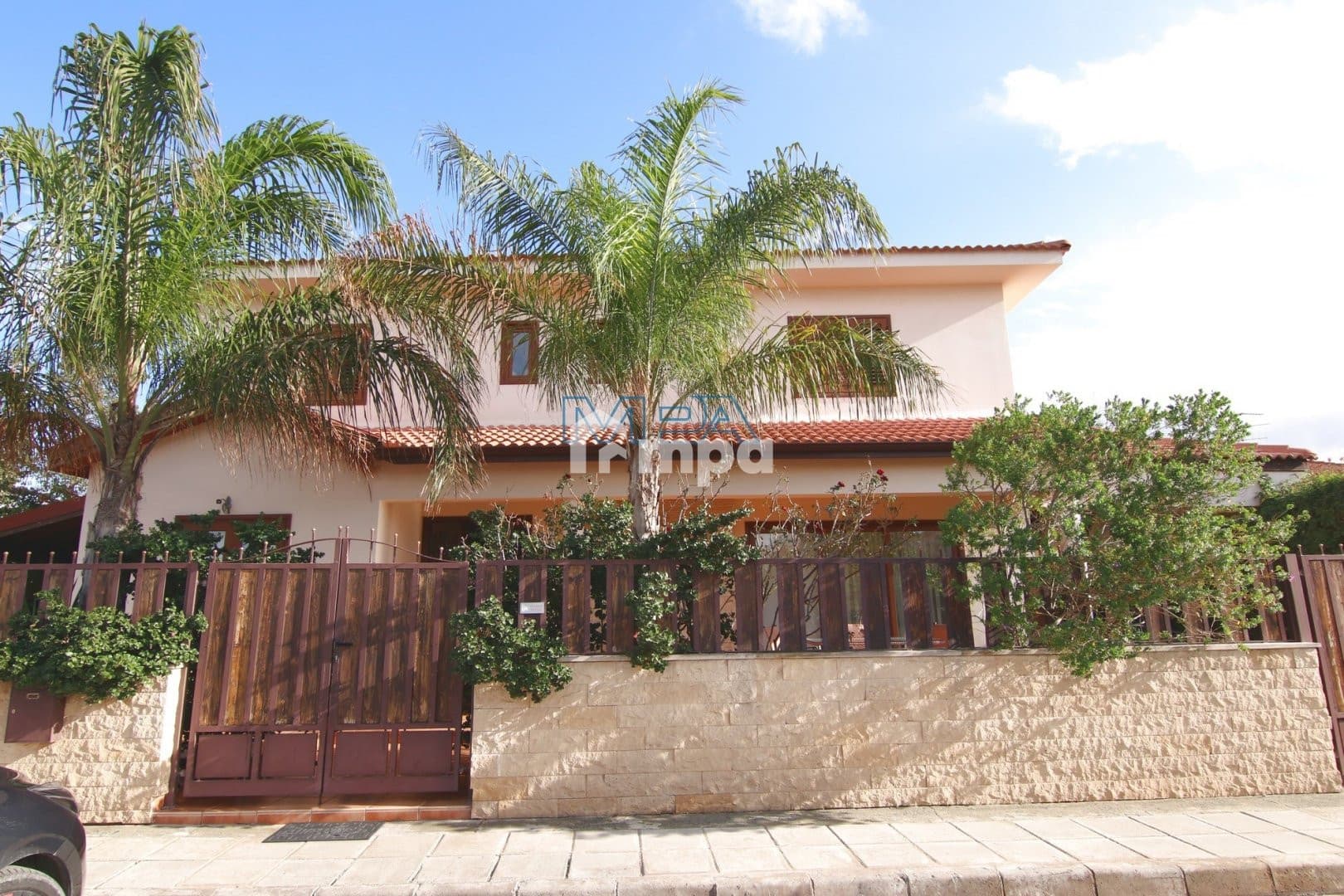 5 Bedroom House