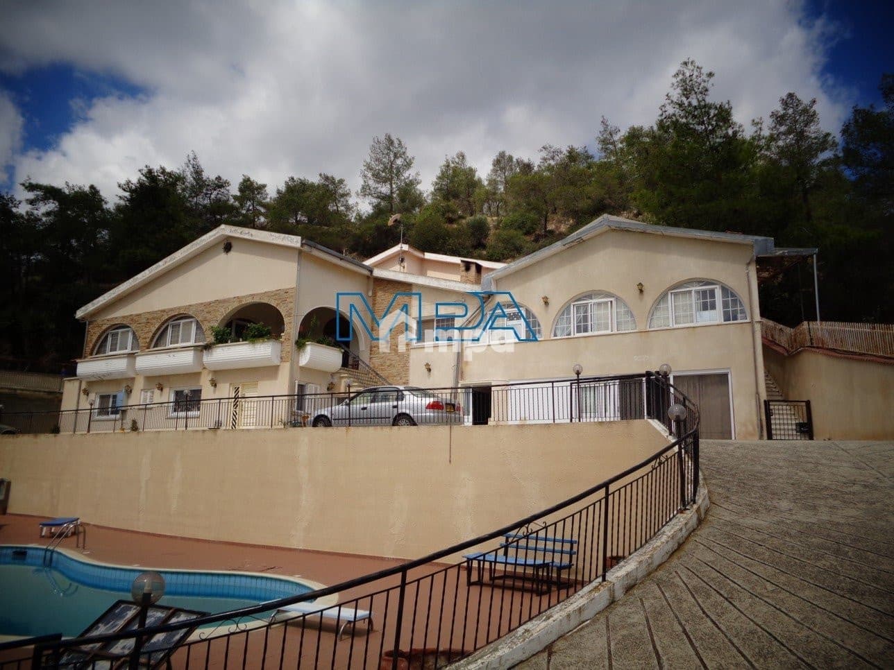 10 Bedroom House