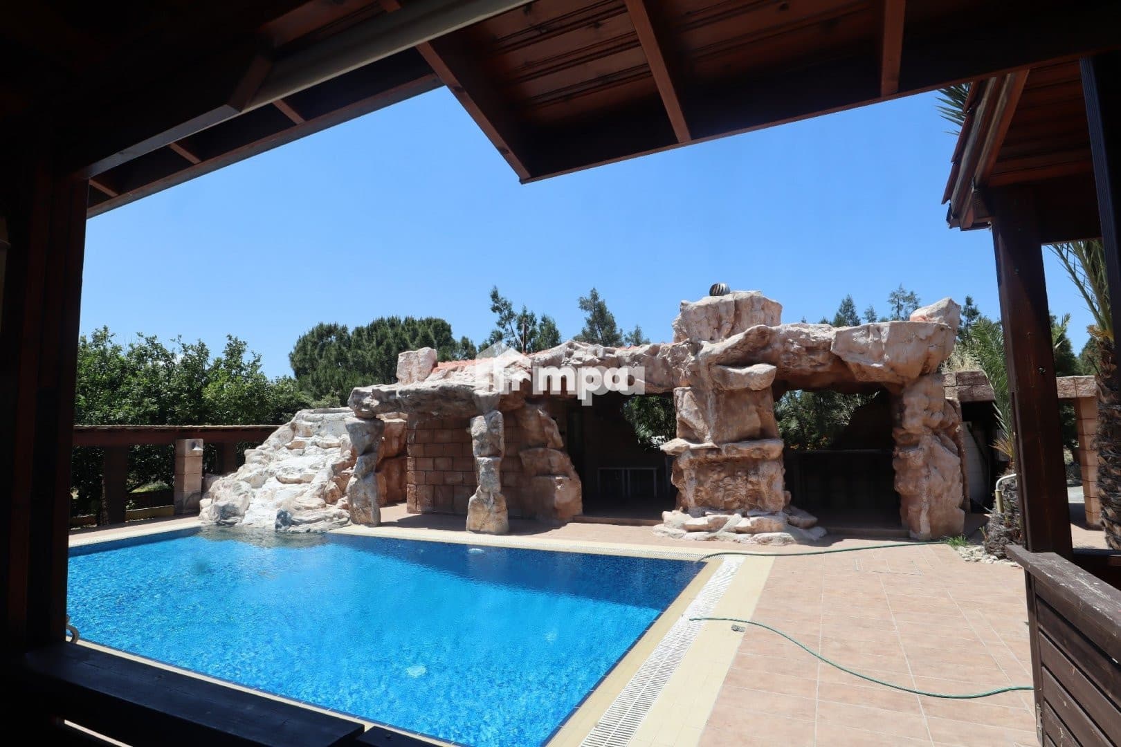 6 Bedroom House
