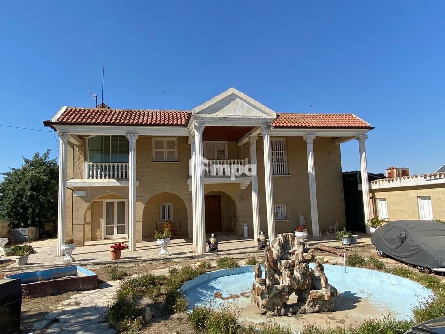 6 Bedroom House