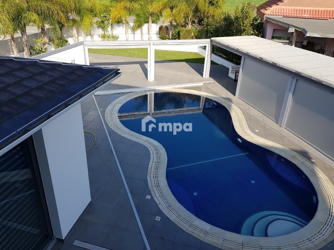 6 Bedroom House