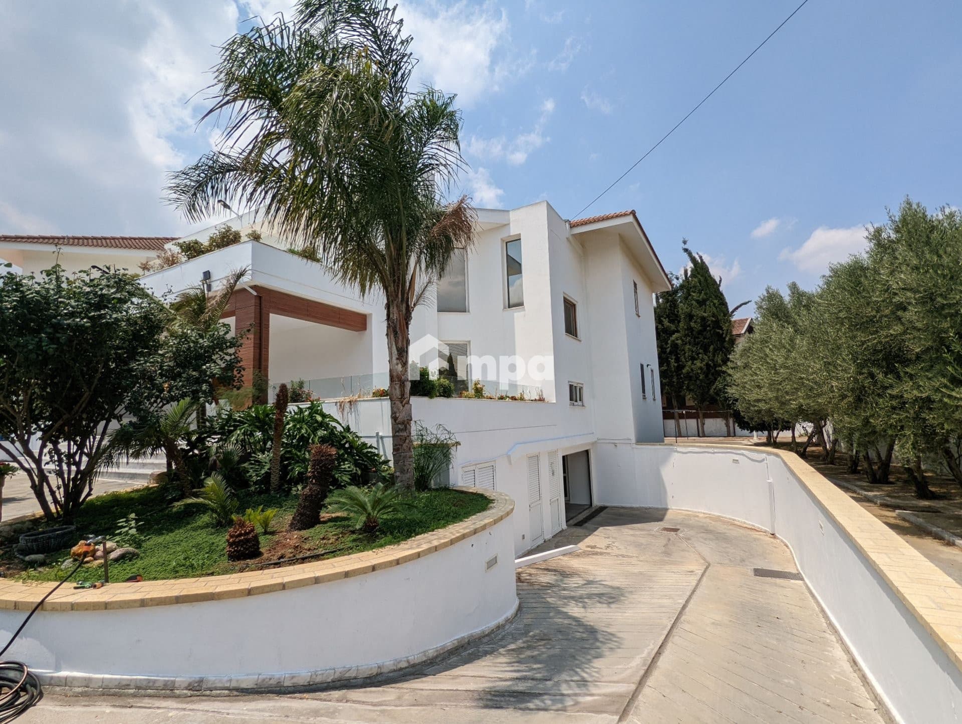6 Bedroom House