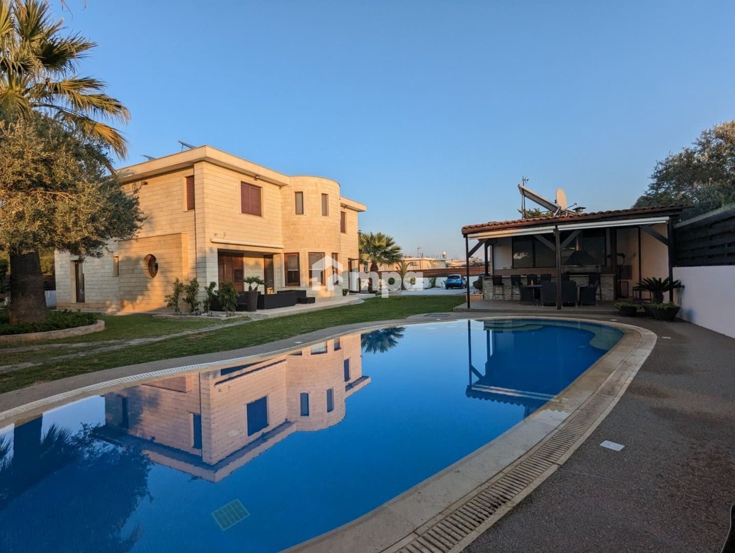 6 Bedroom House