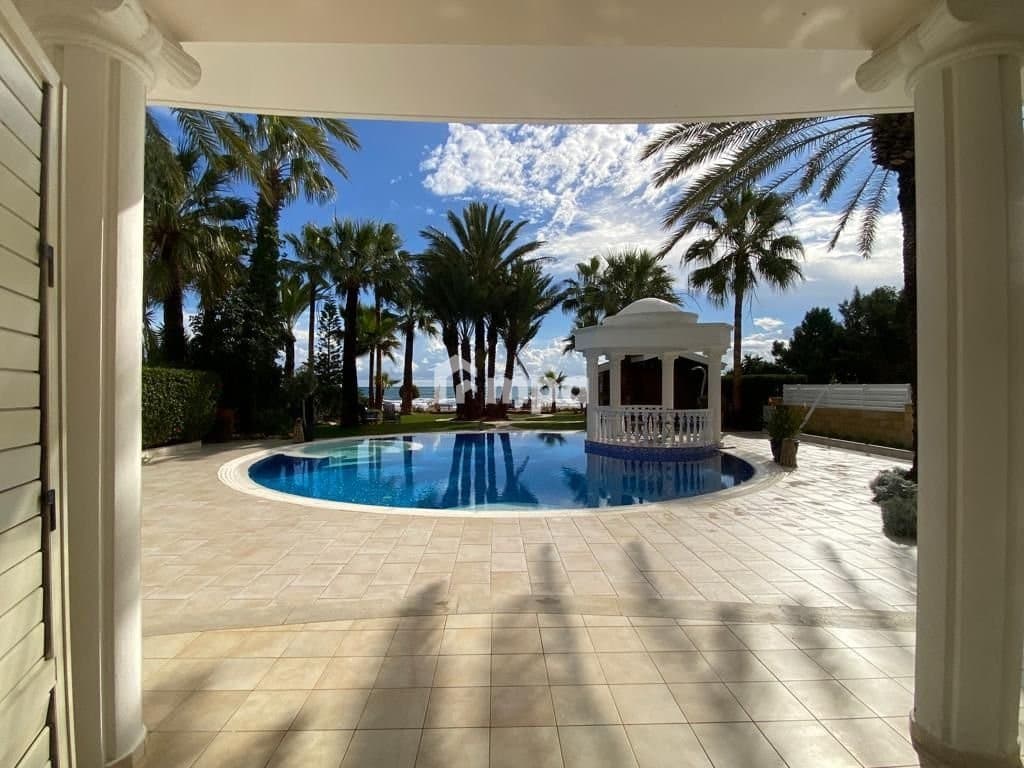 6 Bedroom House