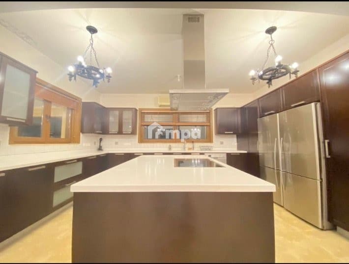 6 Bedroom House
