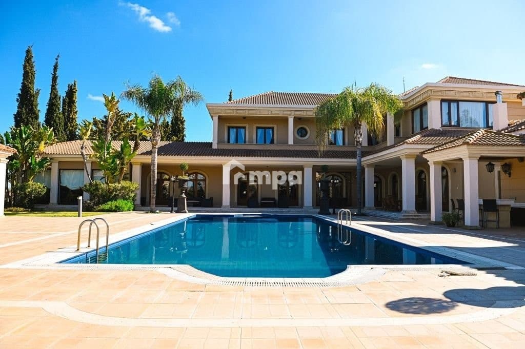 7 Bedroom House