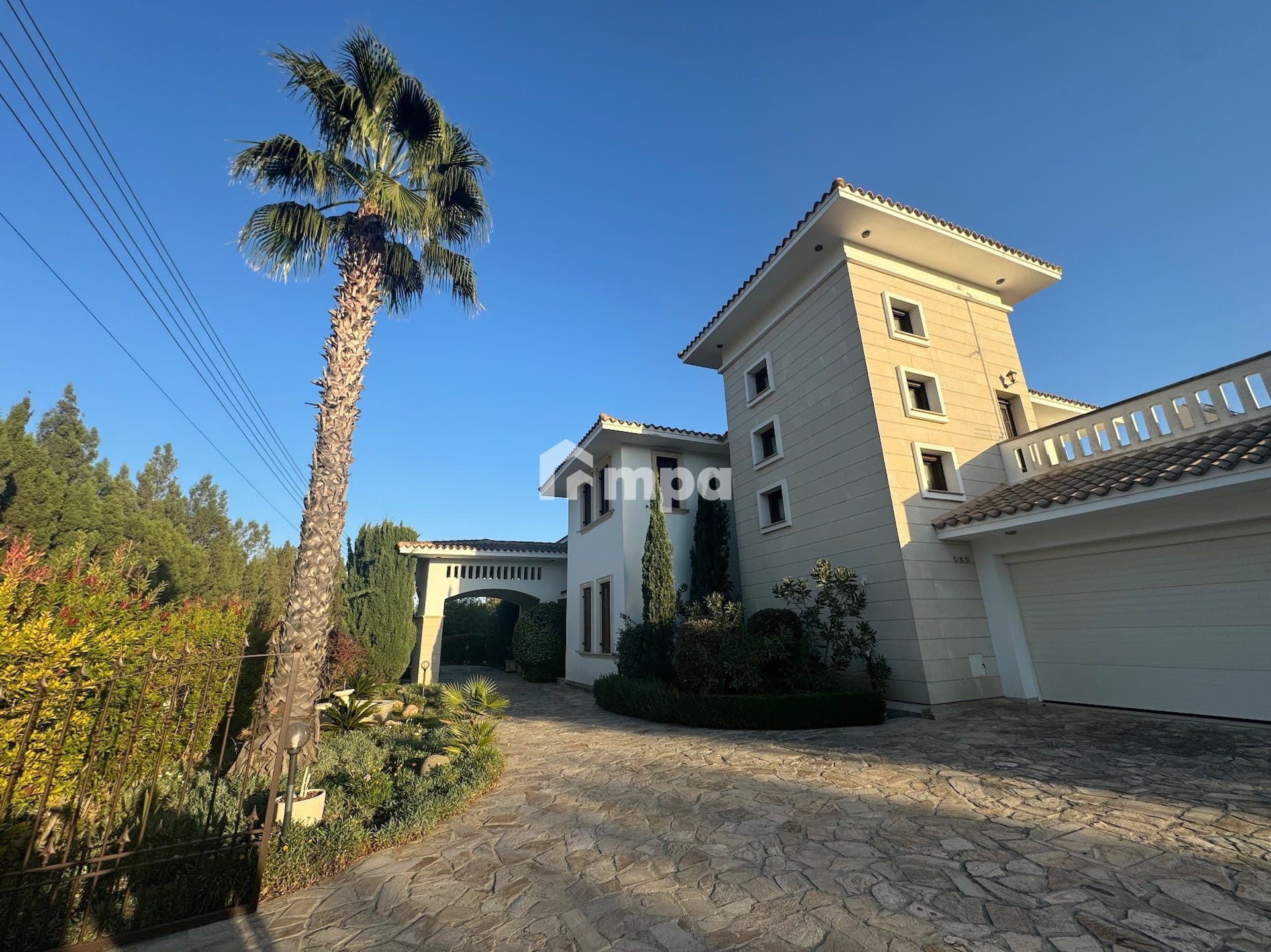 5 Bedroom House