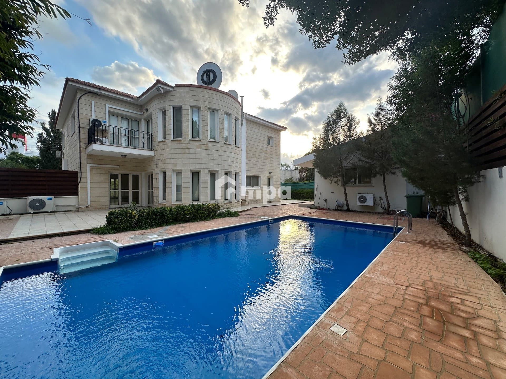 5 Bedroom House