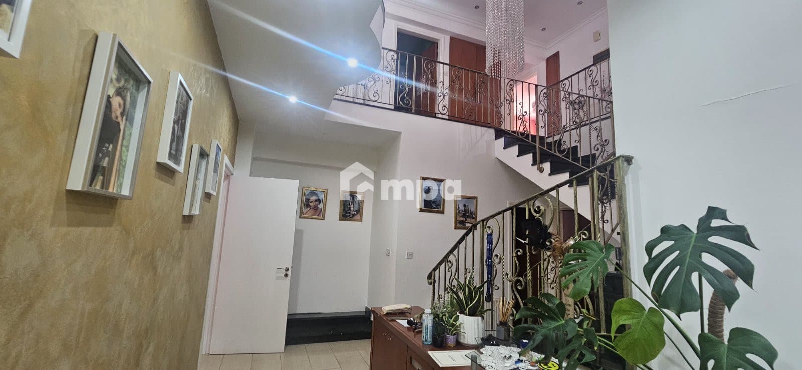 6 Bedroom House