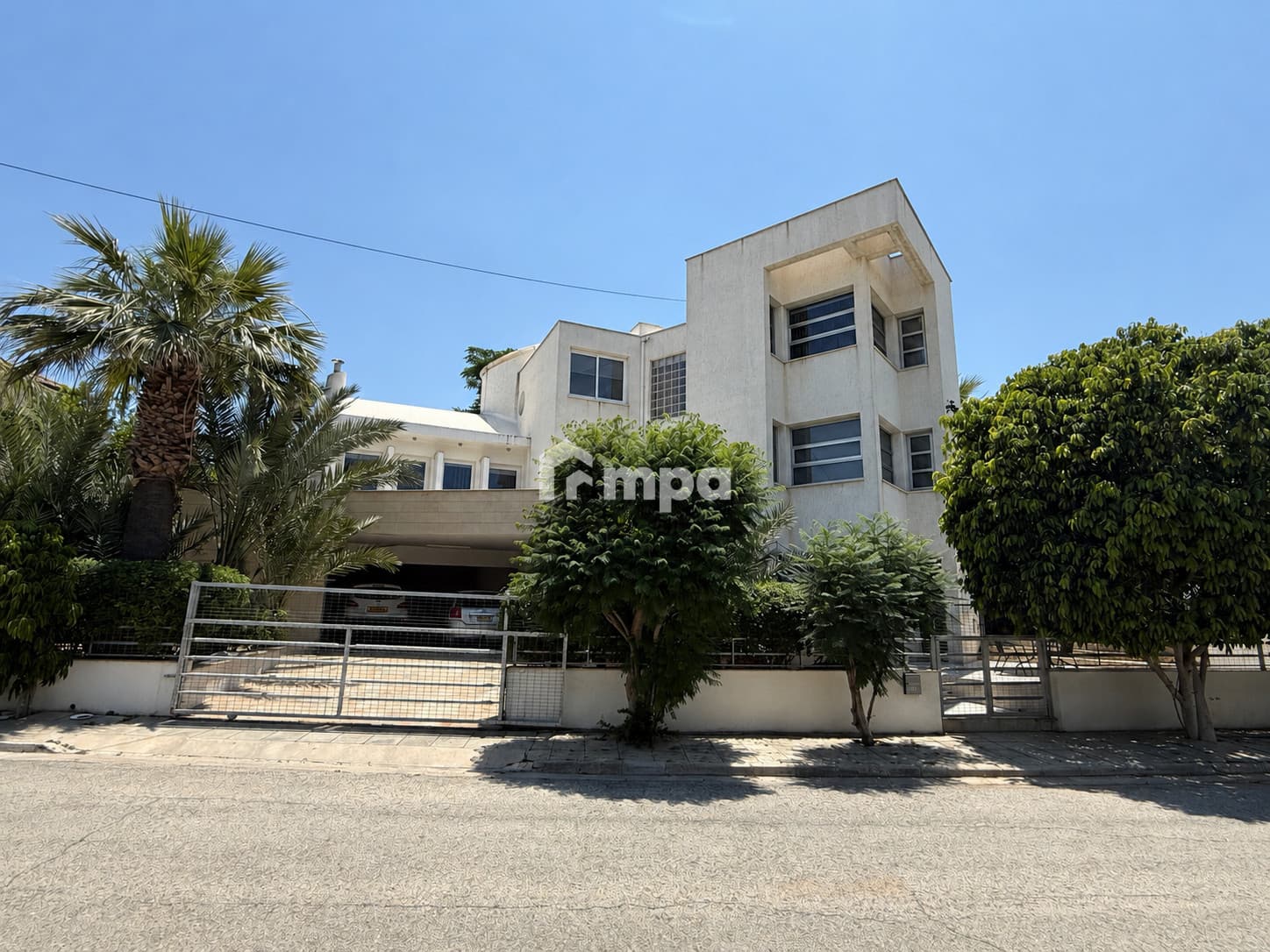 5 Bedroom House