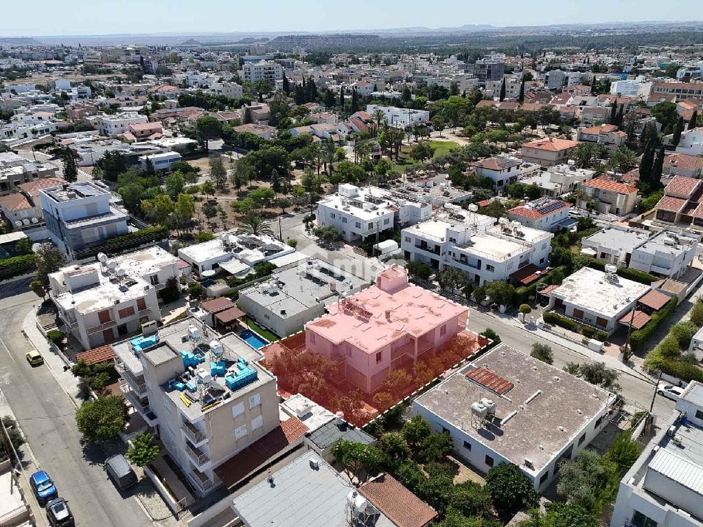 6 Bedroom House