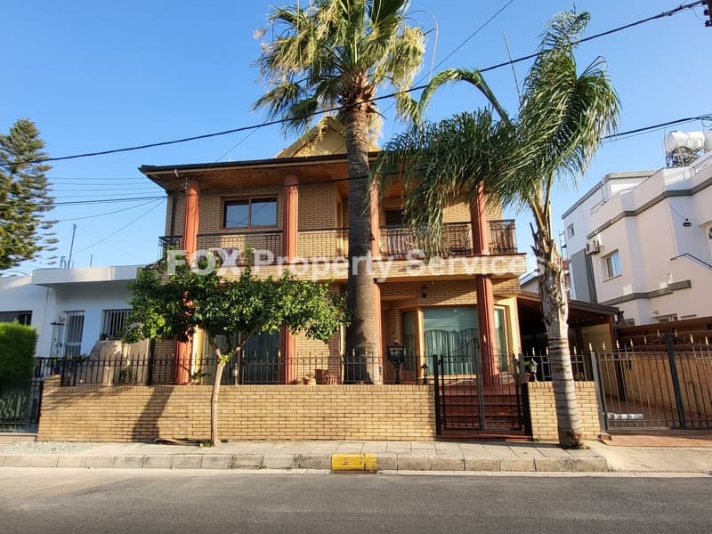 6 Bedroom Semi-Detached House for Sale in Nicosia, Agios Dometios