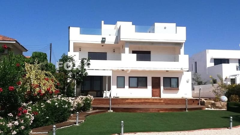 5 Bedroom Villa for Sale in Larnaca, Zygi