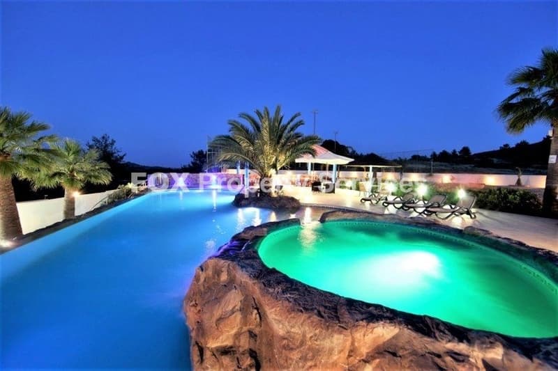 4 Bedroom Bungalow for Sale in Nicosia, Sia