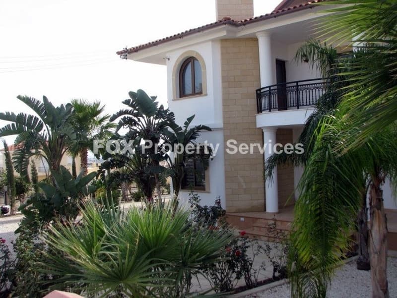 5 Bedroom Detached House for Sale in Larnaca, Oroklini