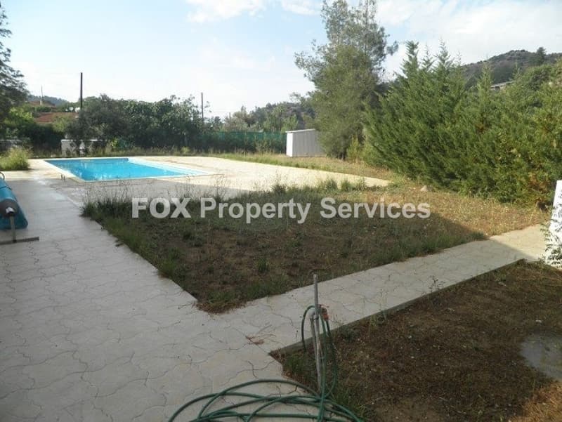 2 Bedroom Bungalow for Sale in Nicosia, Palaichori Oreinis
