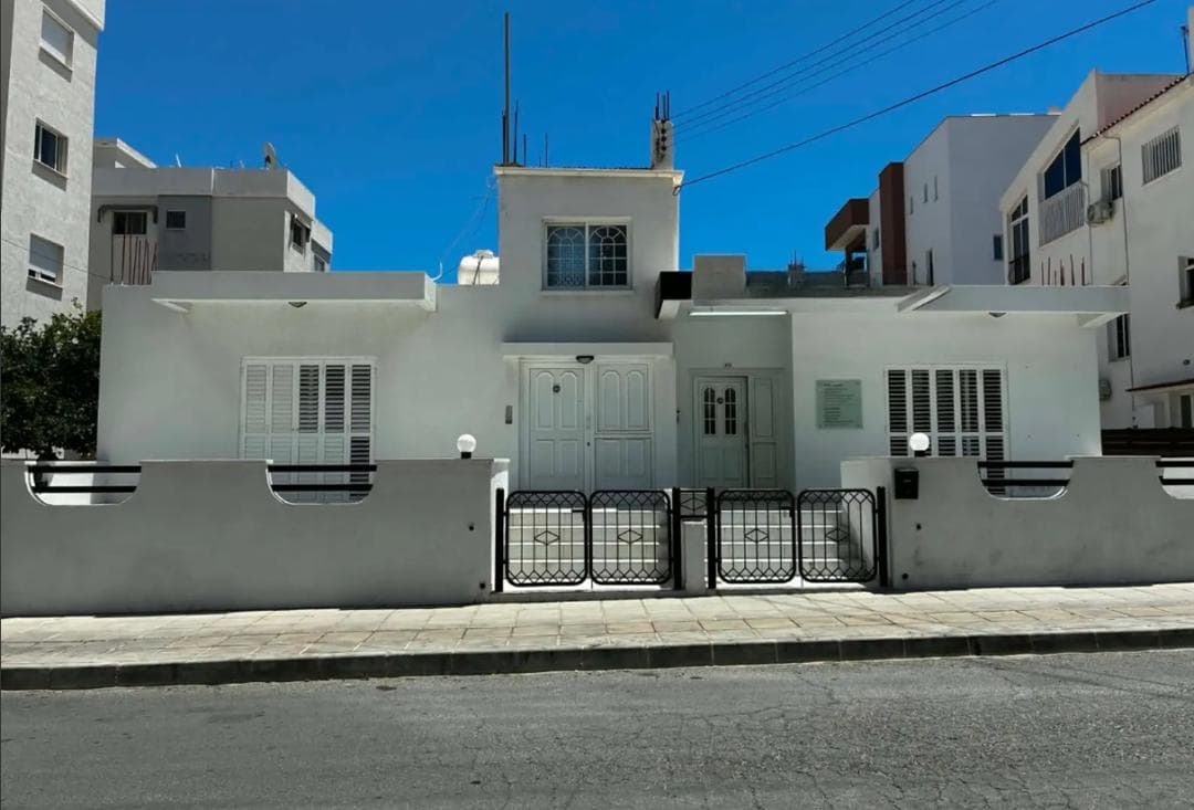 6-bedrooms house for long term rent in Limassol, Cyprus