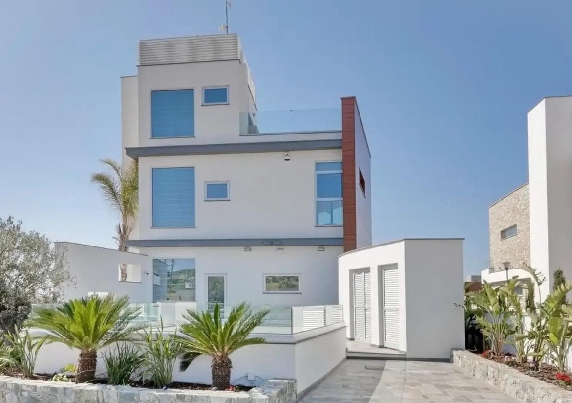 6-bedrooms house for long term rent in Famagusta, Cyprus