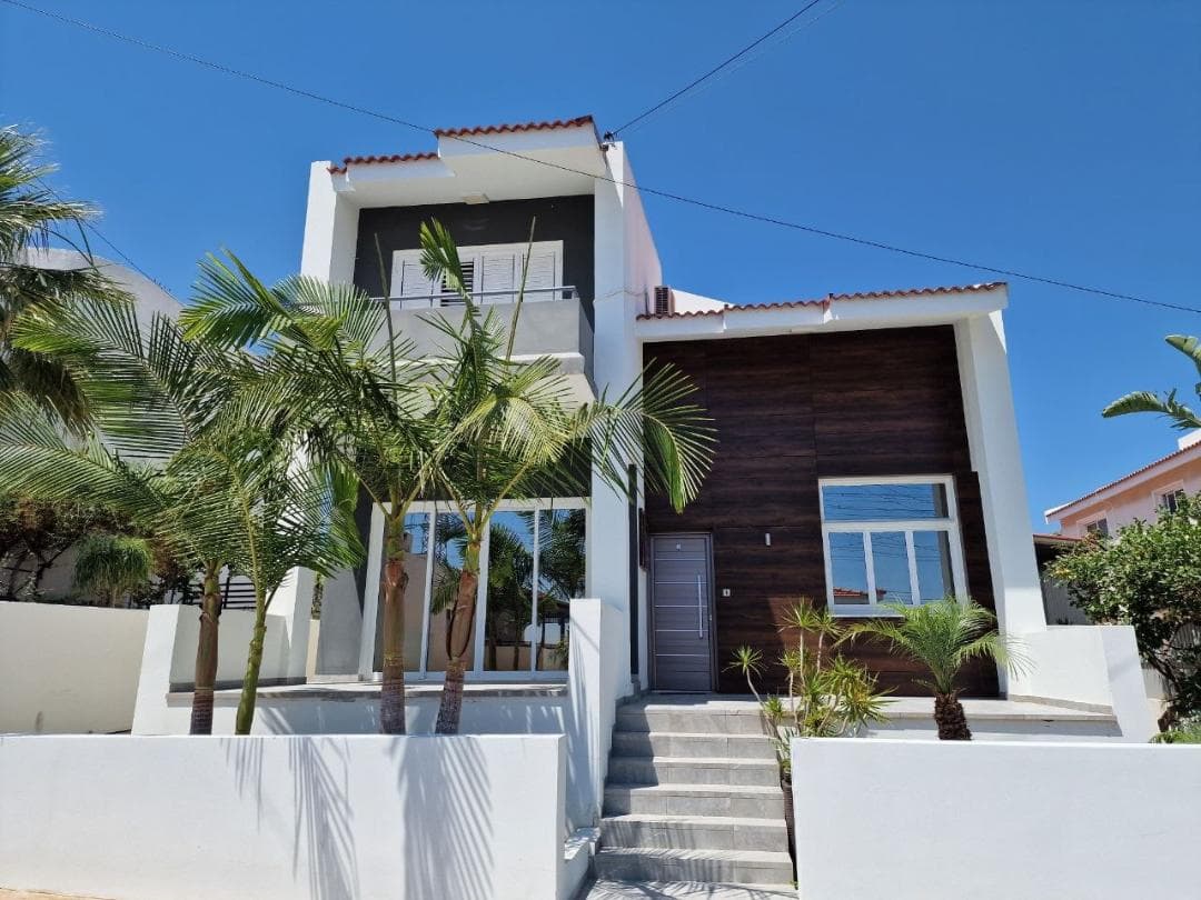 4-bedrooms house in Larnaca, Cyprus.