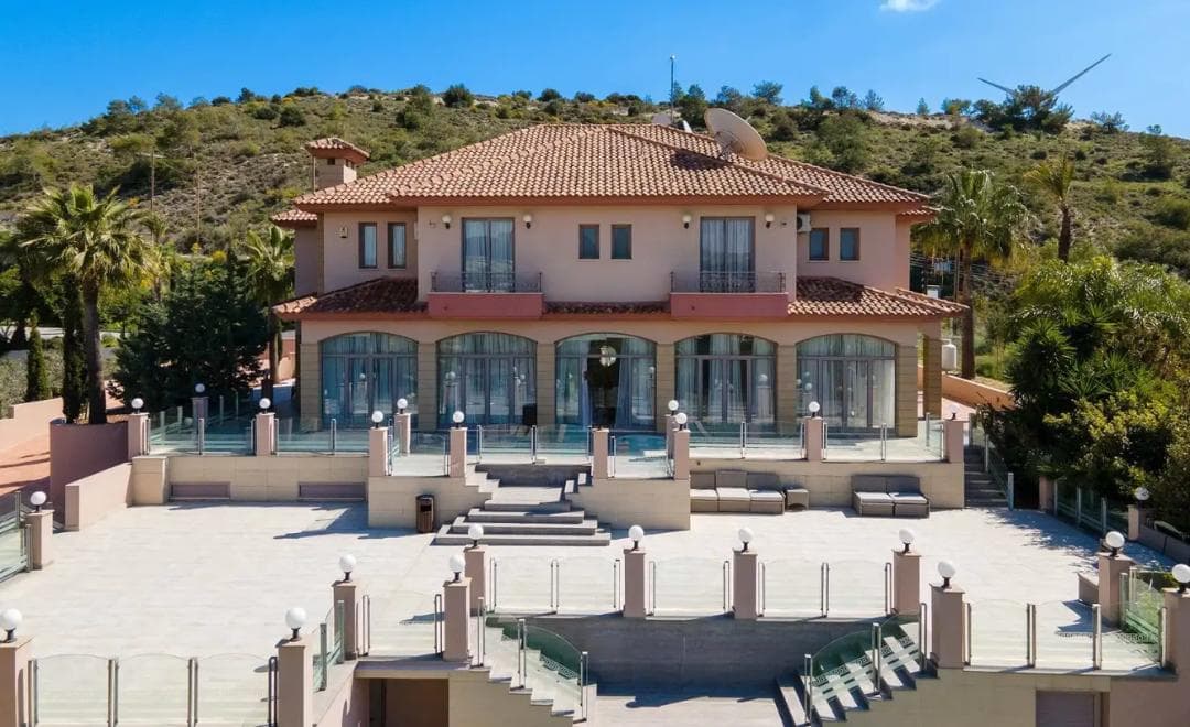 8-bedrooms house for long term rent in Larnaca, Cyprus